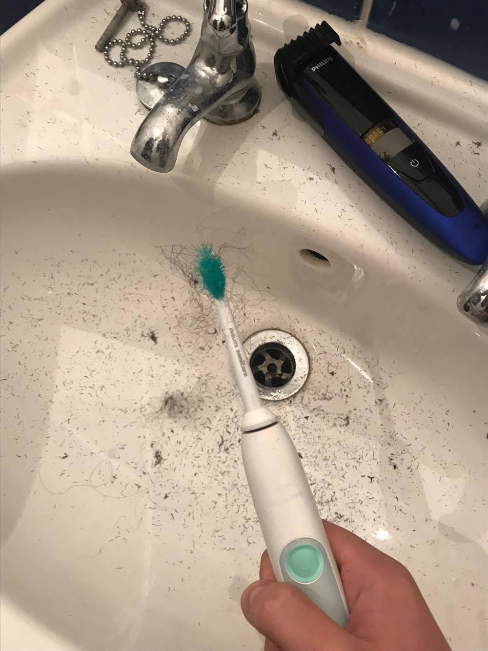Toothbrushes – often the first victims of the scatter shaver