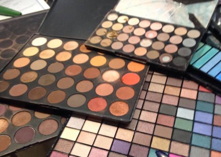 Image may contain: Cosmetics, Palette, Paint Container, Keyboard, Electronics