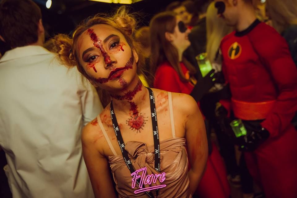 Image may contain: Party, Leisure Activities, Night Life, Skin, Crowd, Festival, Human, Person