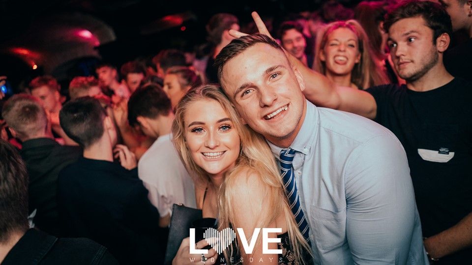 Image may contain: People, Audience, Crowd, Accessory, Tie, Accessories, Night Life, Night Club, Club, Party, Human, Person