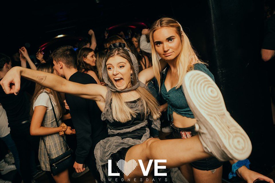 Image may contain: Night Life, Night Club, Club, Party, Human, Person