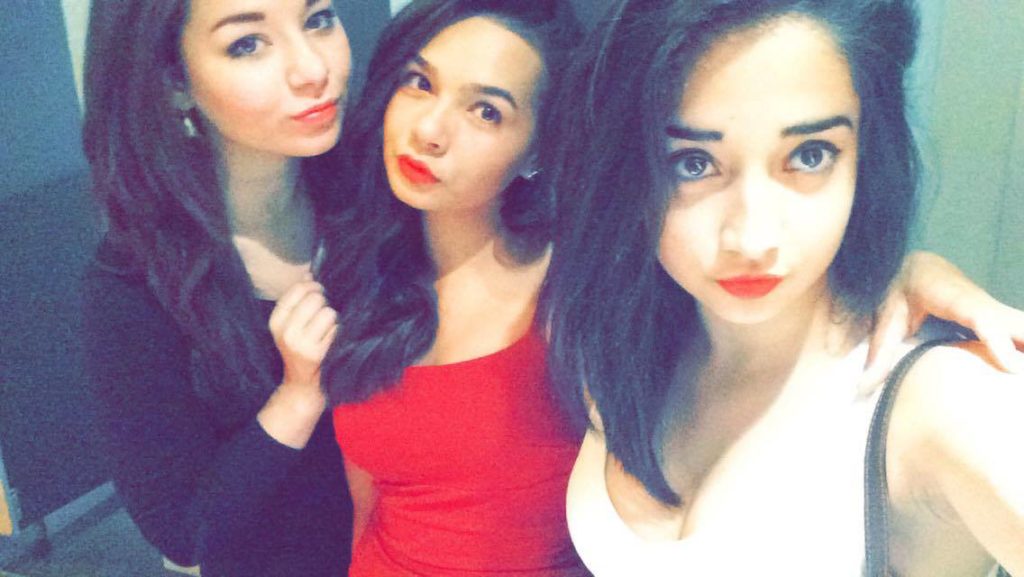 Pouting like Kylie Jenner