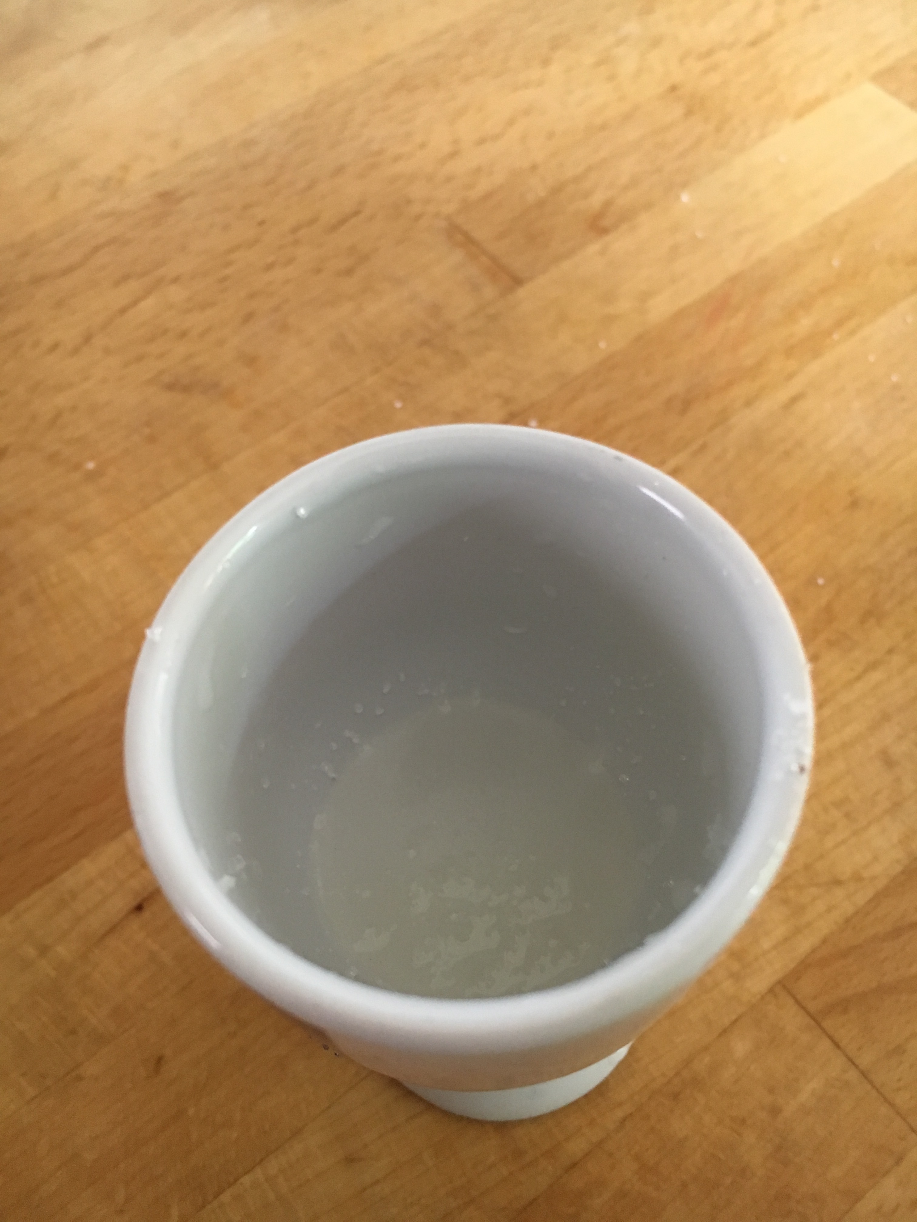 Mixing the sugar and water to form a paste