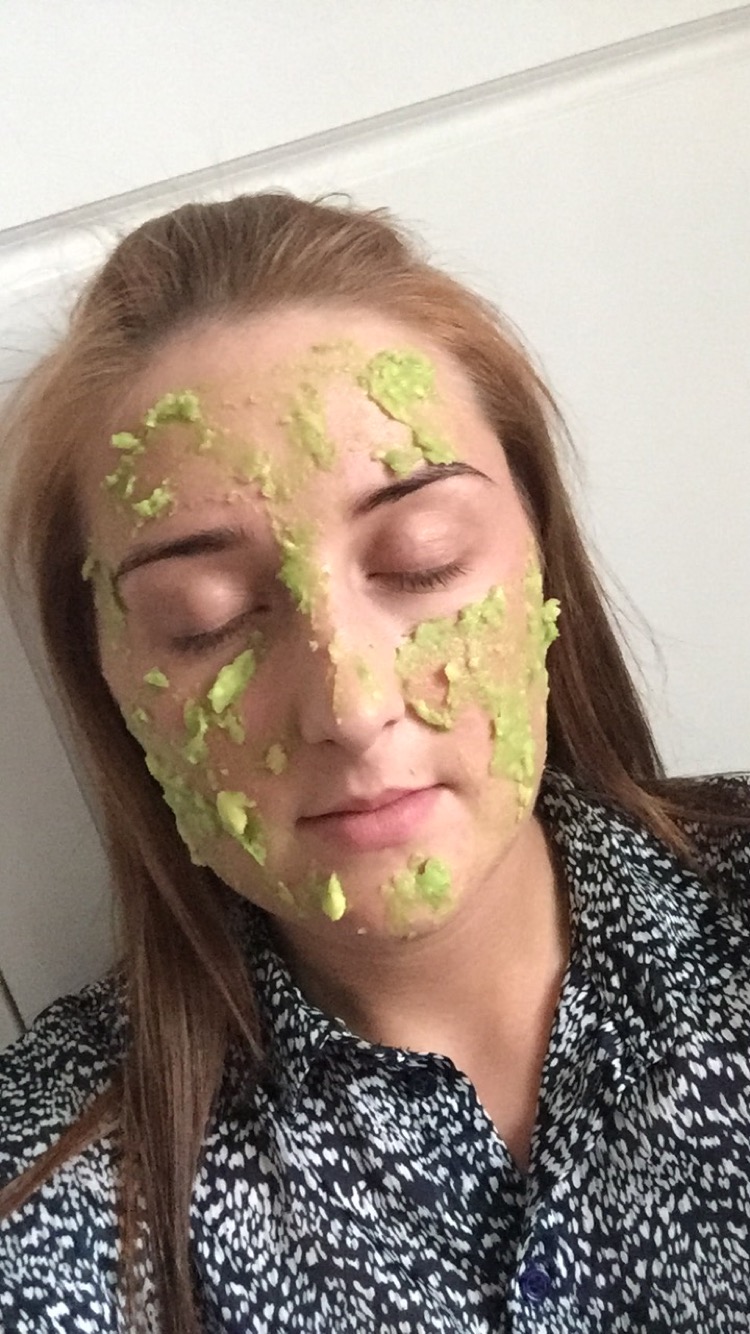 Apply the paste to your face like the beautiful Rachel has done.