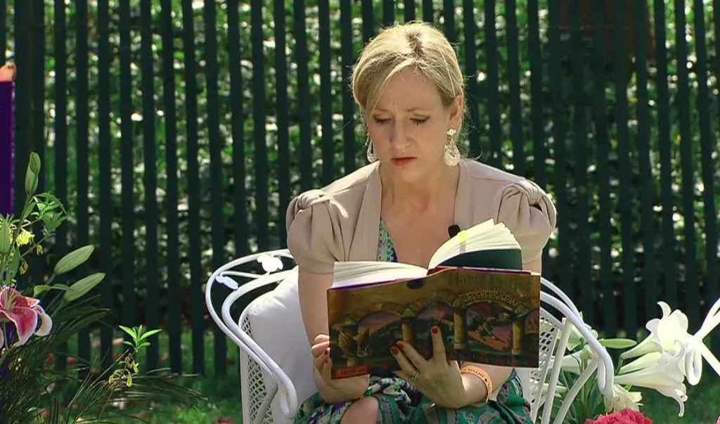 J._K._Rowling_at_the_White_House_2010-04-05_9