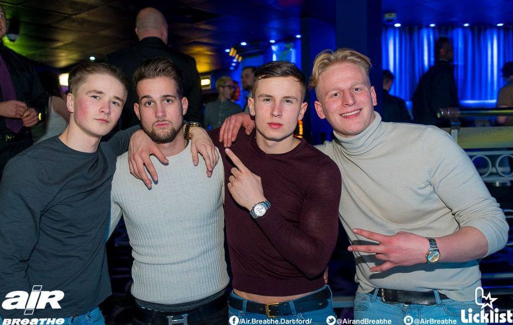 br-men-in-regional-nightclubs-wearing-too-small-clothes-1