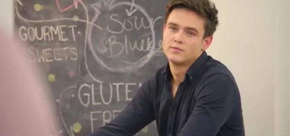 Who is this Jesse McCartney doppelgänger?!