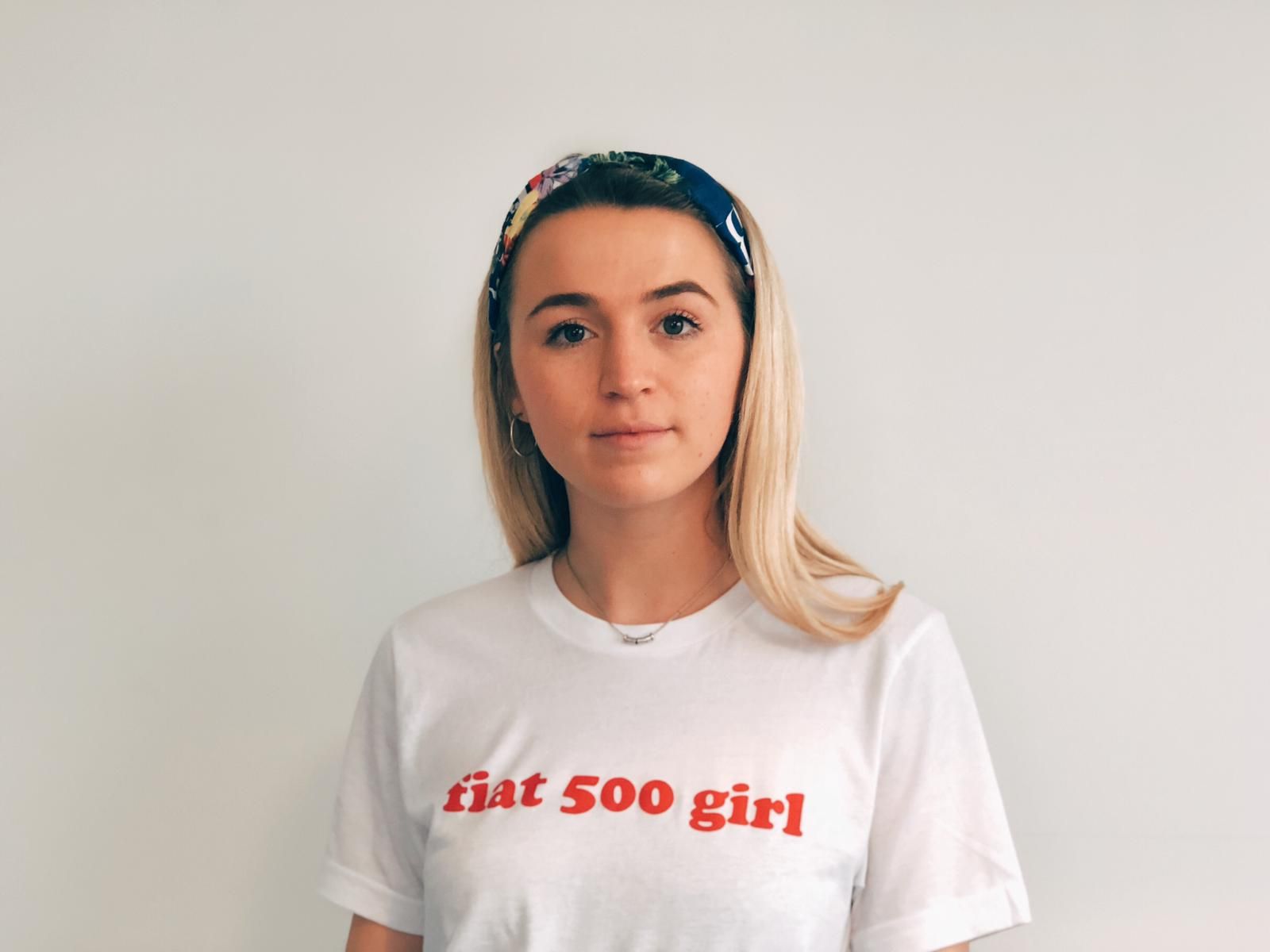 Image may contain: Girl, T-Shirt, Female, Person, Human, Sleeve, Clothing, Apparel