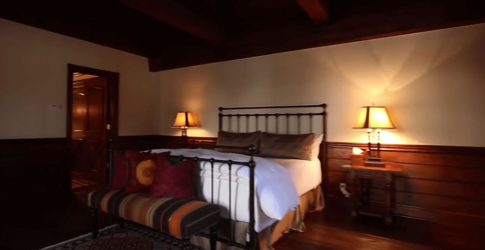 Image may contain: Neverland Ranch, Leaving Neverland, Corner, Building, Housing, Table Lamp, Lamp, Dorm Room, Lighting, Interior Design, Cushion, Pillow, Furniture, Bed, Indoors, Bedroom, Room