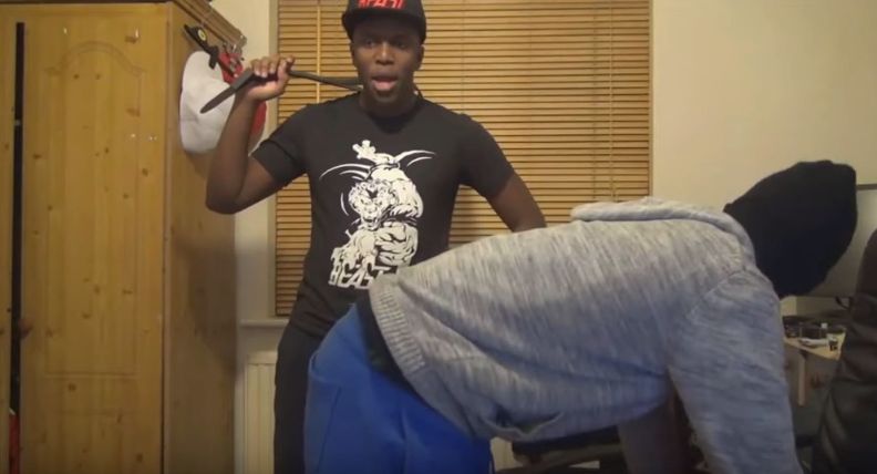 Image may contain: KSI and Deji, Pants, T-Shirt, Person, Human, Apparel, Clothing