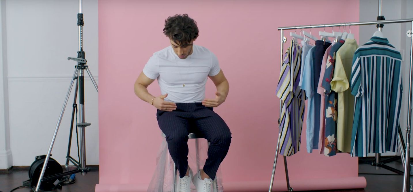 Image may contain: Sav Berry, Love Island, 2019, Room, Indoors, Sitting, Shoe, Footwear, Furniture, Apparel, Clothing, Human, Person