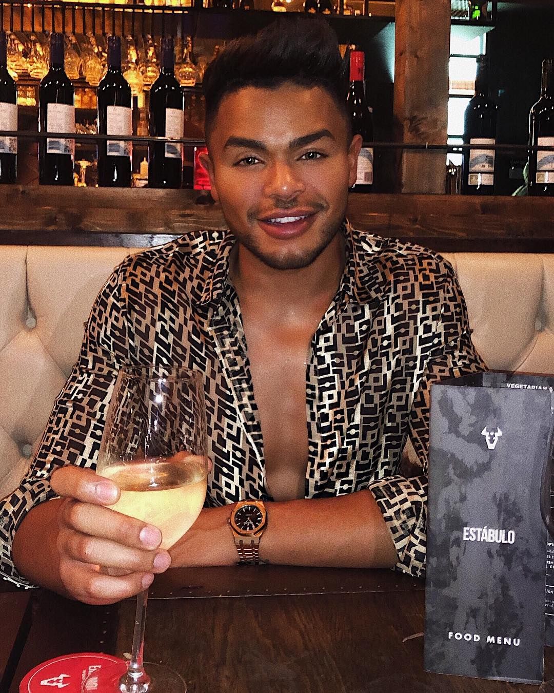 Image may contain: Celebs Go Dating cast, Celebs Go Dating, 2019, Nathan Henry, Nathan g Shore, start date, how to apply, Worker, Bottle, Beer, Beverage, Drink, Alcohol, Person, Human, Bar Counter, Pub