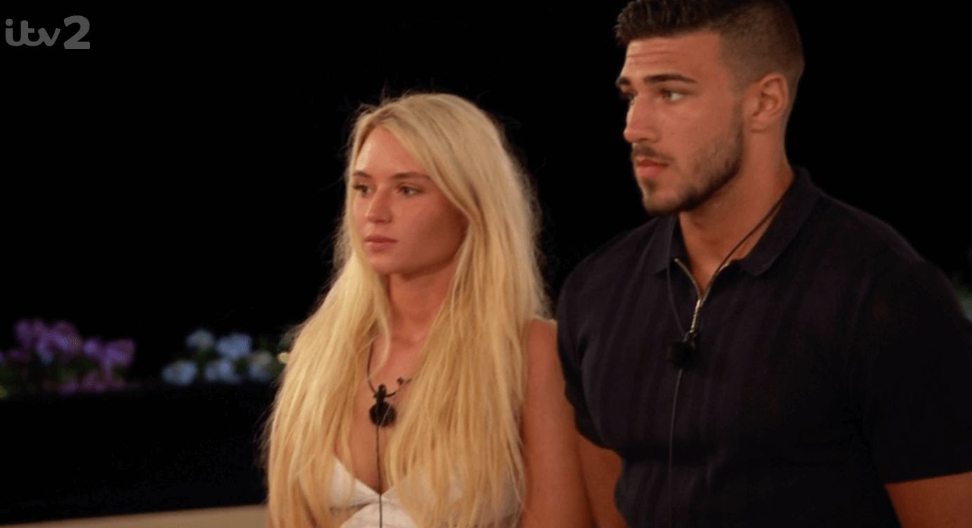 Image may contain: Joe from Love Island, Love Island, 2019, Joe, You, Netflix, meme, tweet, Lucie, Tommy, Dating, Woman, Kid, Human, Teen, Girl, Person, Female, Blonde, Child