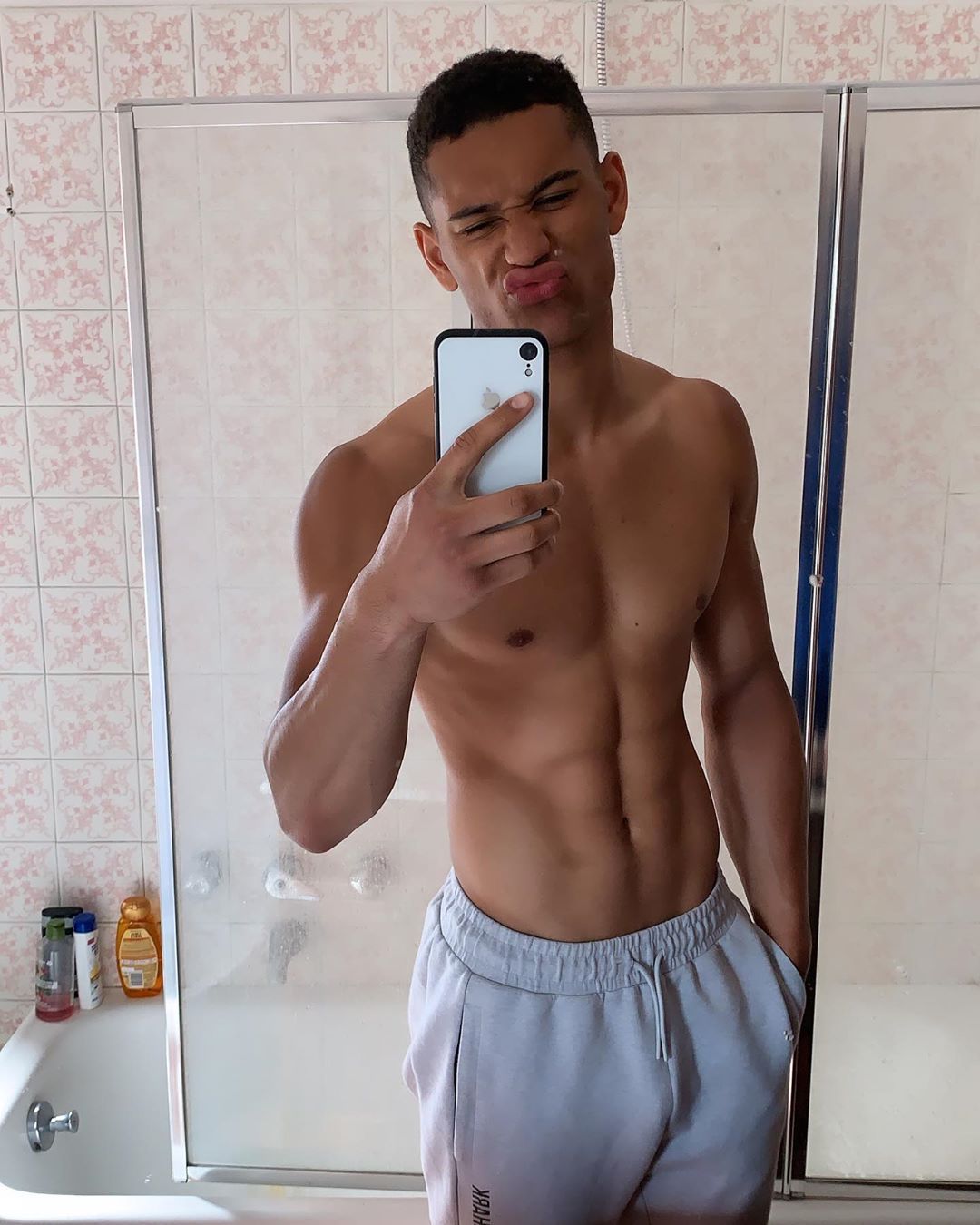 Image may contain: Danny Love island, Danny Williams, Love Island, 2019, new, arrival, contestant, boy, cast, Islander, instagram, model, age, job, girlfriend, Man, Face, Human, Person, Cell Phone, Mobile Phone, Electronics, Phone