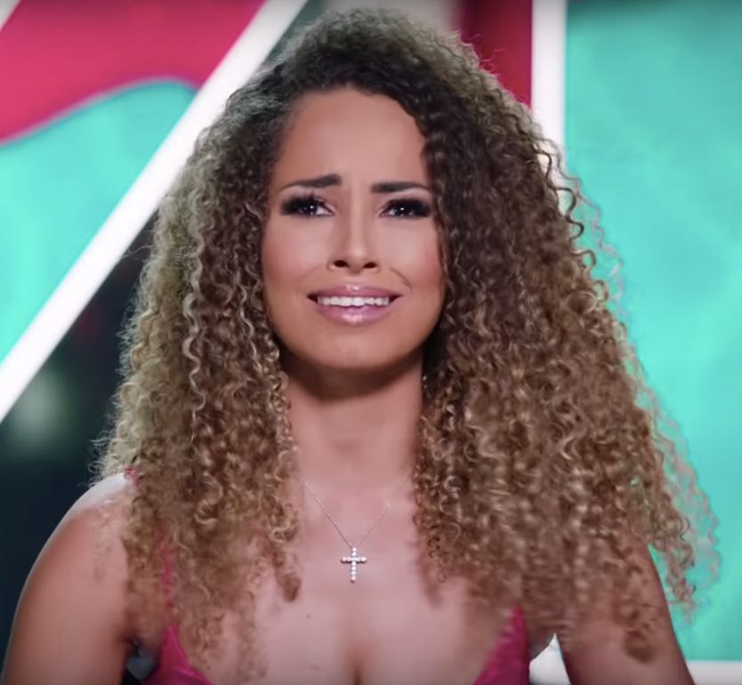 Amber Rose Gill, Amber, Greg, Greg O'Shea, Love Island, Love Island 2019, transformation, tan, straight hair, curly hair, surgery, Maura, Curtis, Molly-Mae, Tommy Fury, Ovie, India, before and after, winner, final, 