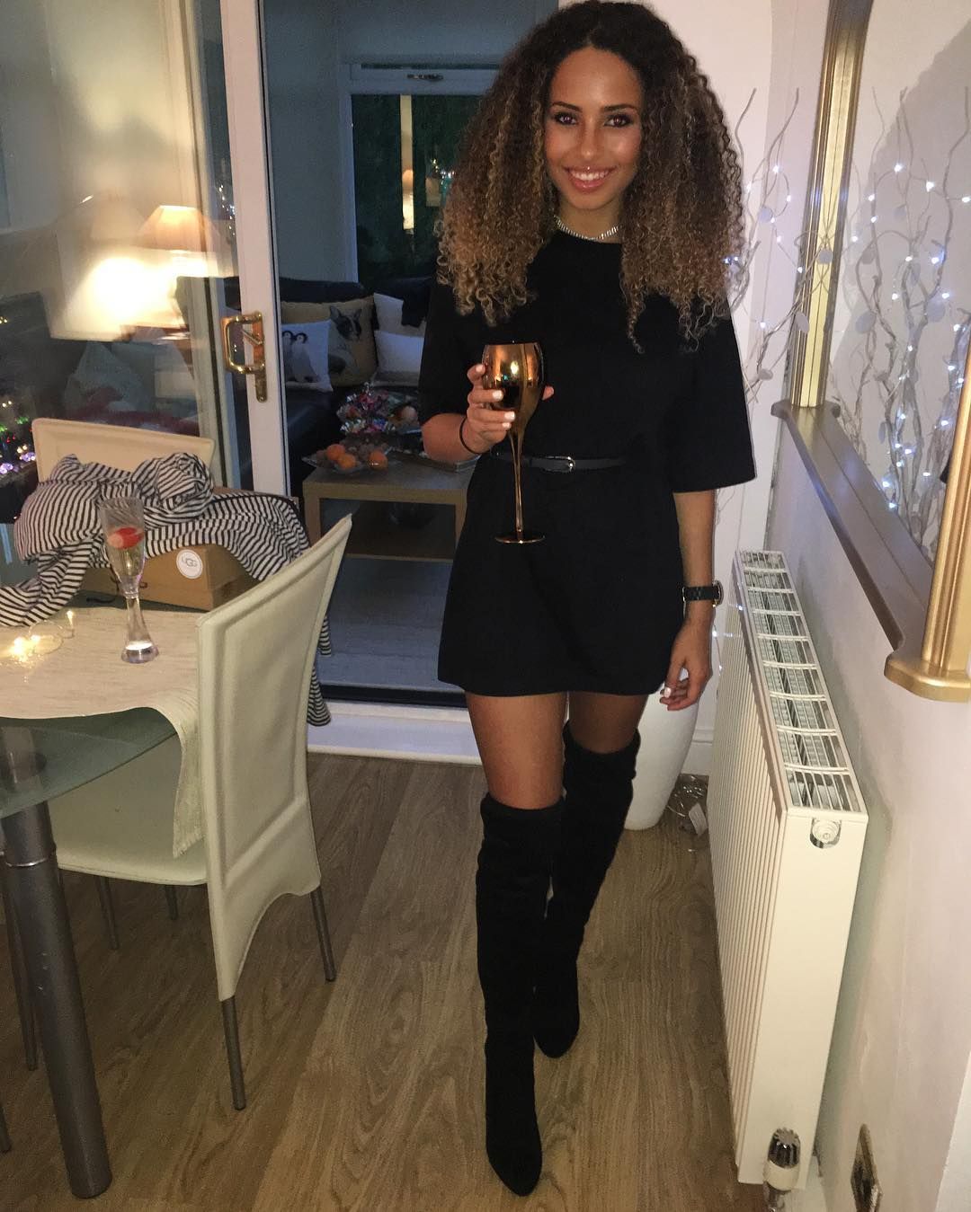 Amber Rose Gill, Amber, Greg, Greg O'Shea, Love Island, Love Island 2019, transformation, tan, straight hair, curly hair, surgery, Maura, Curtis, Molly-Mae, Tommy Fury, Ovie, India, before and after, winner, final, 