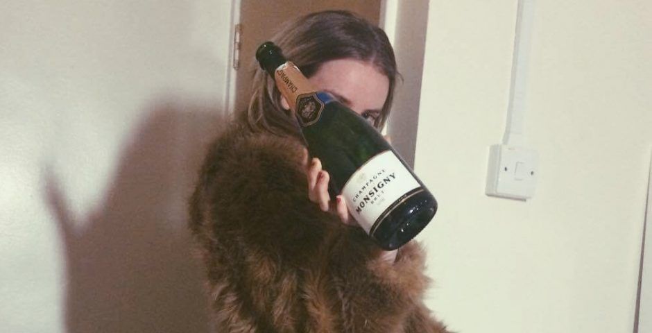 Image may contain: Tinder date at the Shard, the Shard wine story, The Shard, wine, tinder, first, date, £15000, £5000, bottle, debt, direct debit, tweet, twitter, viral, story, true, real, debunked, explanation, Beer Bottle, Pet, Animal, Mammal, Cat, Person, Human, Beer, Alcohol, Drink, Beverage, Bottle