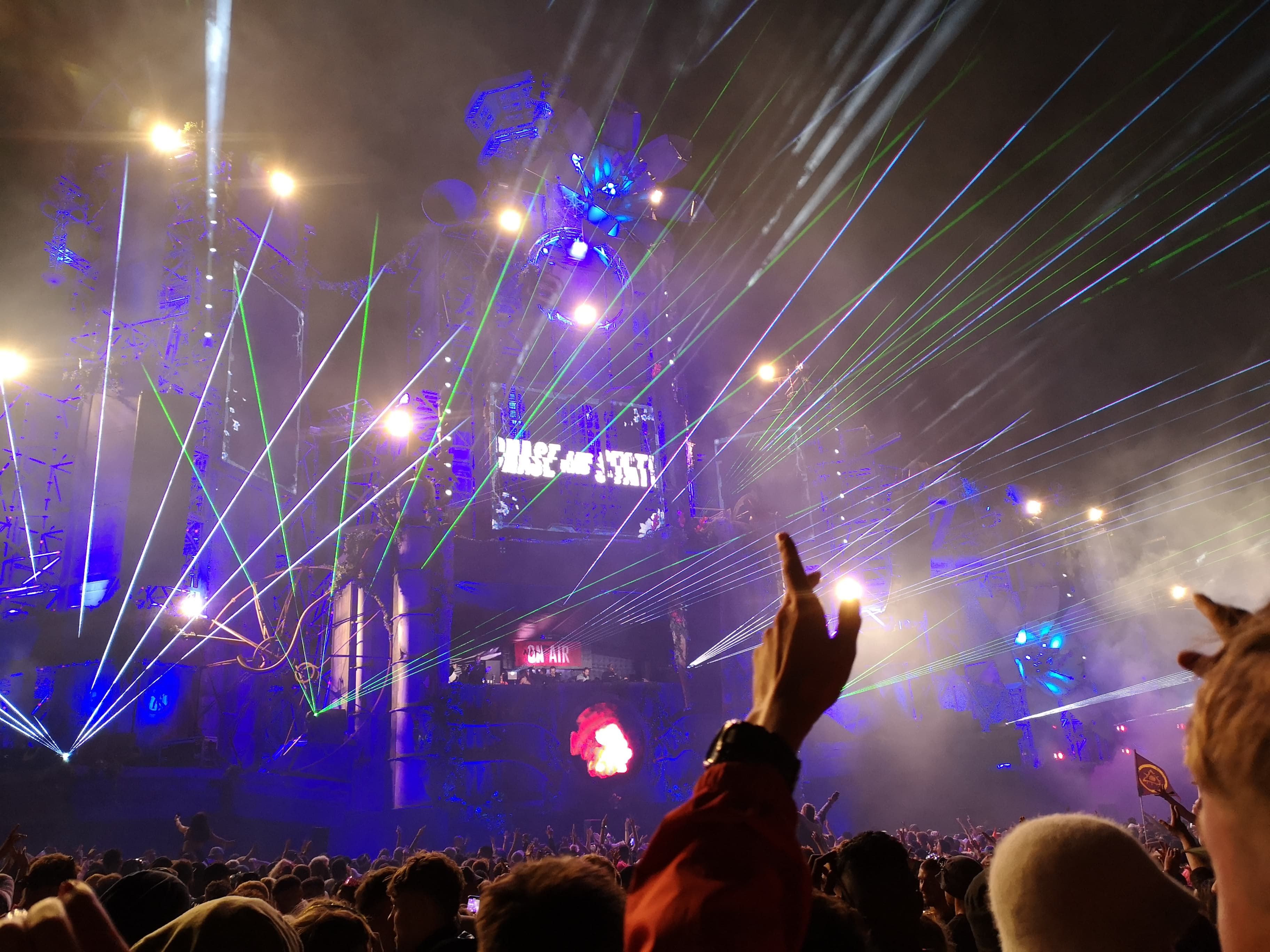 Image may contain: Night Life, Rock Concert, Concert, Light, Flare, Stage, Lighting, Crowd, Person, Human