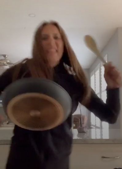 Tik Tok cat, Tik Tok, mr sandman, cat, video, viral, funny, trend, twitter, meme, tik tok cat examples, mr sandman cat, funny cat video, weird video, viral video, mr sandman video, jade, captions 