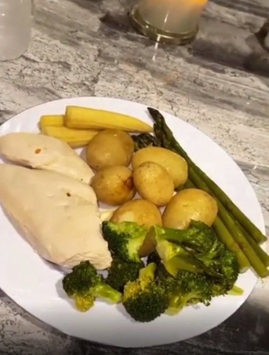 Image may contain: Broccoli, Vegetable, Dish, Food, Meal, Plant