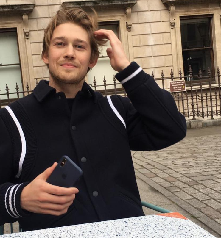 Joe Alwyn, Taylor Swift, boyfriend, Instagram, age, job, profile, about, born, University, 2020, Golden Globes, together, girlfriend, couple, news