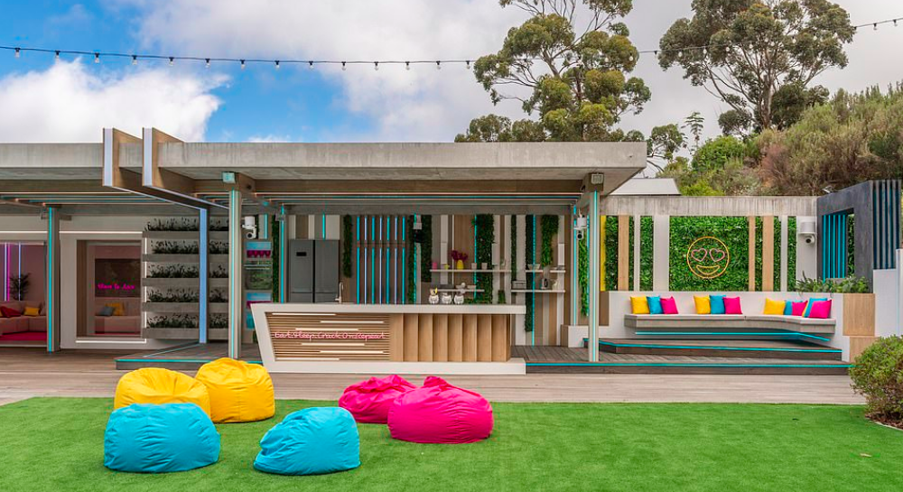 winter love island villa pictures