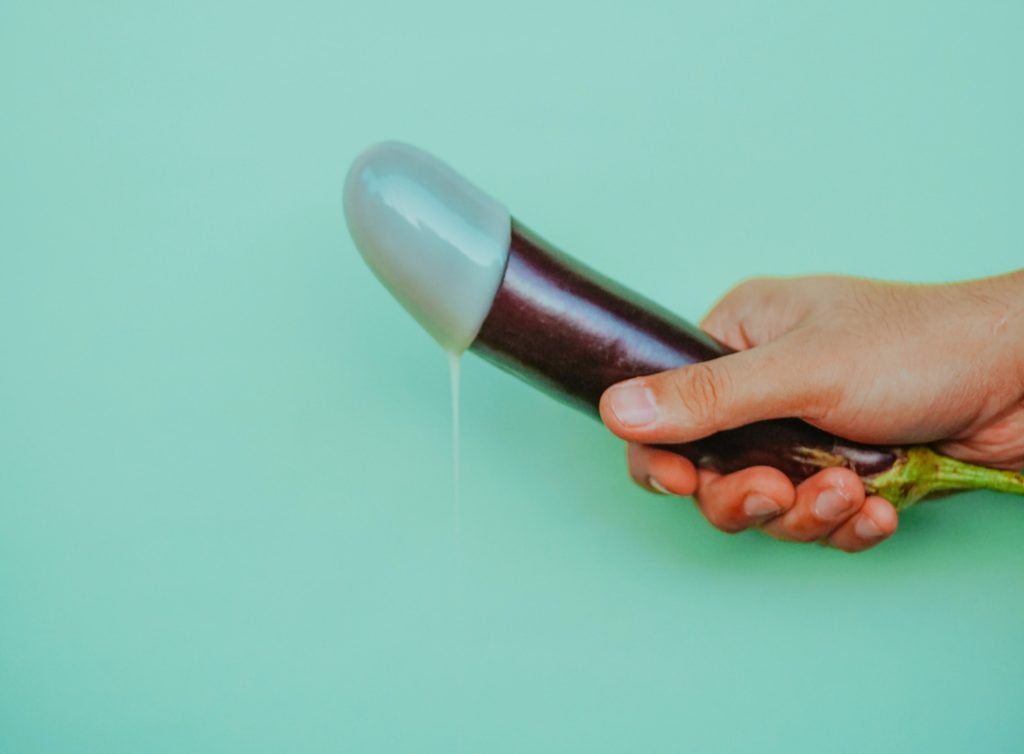 male nudes, boys nudes, how to take male nudes, how to take nudes boys, how to take nudes for boys, how to take dick pics, dick pic guide, how to wank on camera, torso pics, arm pics, nudes for girls