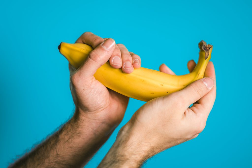 male nudes, boys nudes, how to take male nudes, how to take nudes boys, how to take nudes for boys, how to take dick pics, dick pic guide, how to wank on camera, torso pics, arm pics, nudes for girls