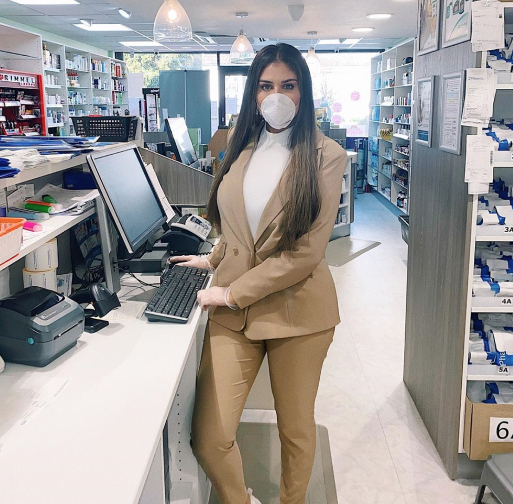 Anna Vakili, pharmacist, pharmacy, Love island