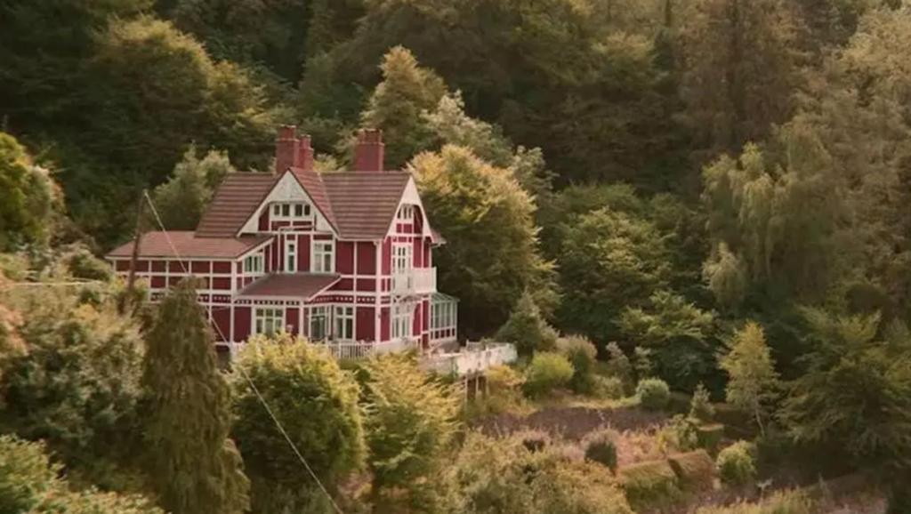 Netflix, houses, filming locations, home, cost, real life, ranked, original, series, Sex Education, Jean, Otis, Milburn