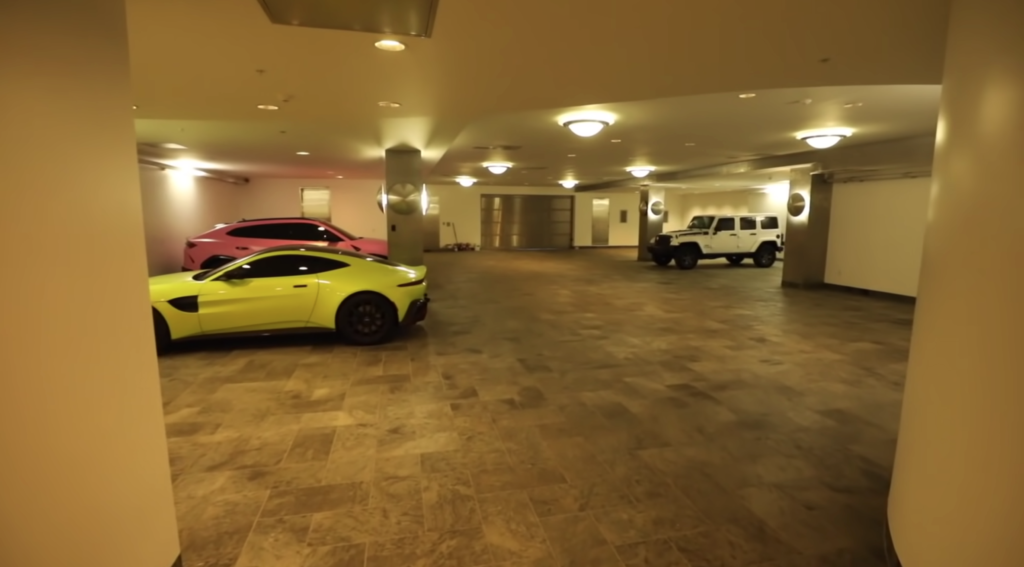 jeffree star garage, house, youtuber houses