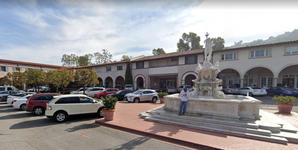 Malaga Cove Plaza, Dirty John