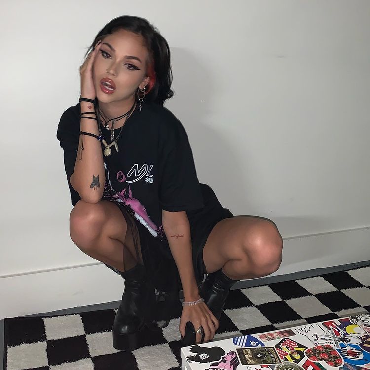 tiktok alt girl