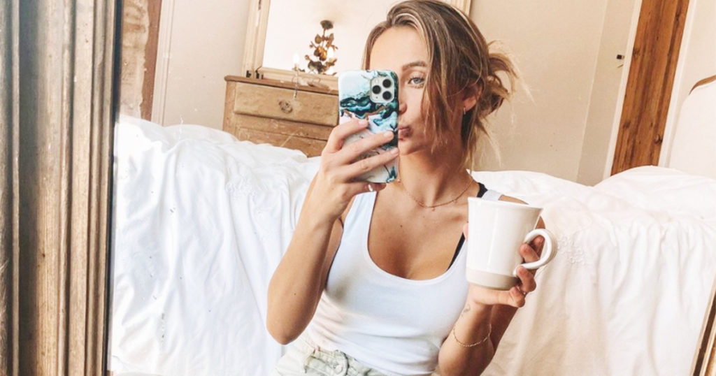 cosy girl, 2020