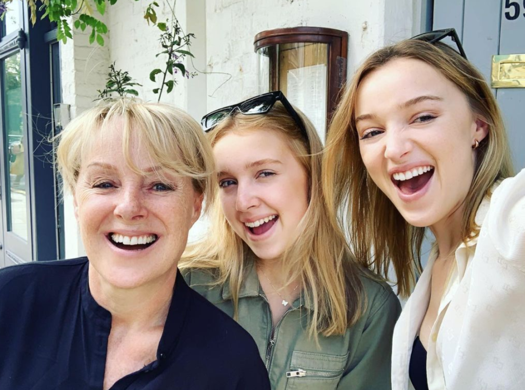 Bridgerton, cast, real life, pictures, Instagram, look like, Netflix, characters, Daphne Bridgerton, Phoebe Dynevor