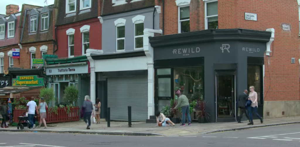 Behind Her Eyes, filming locations, filmed, set, Netflix, where, Adele, Louise, cafe, London
