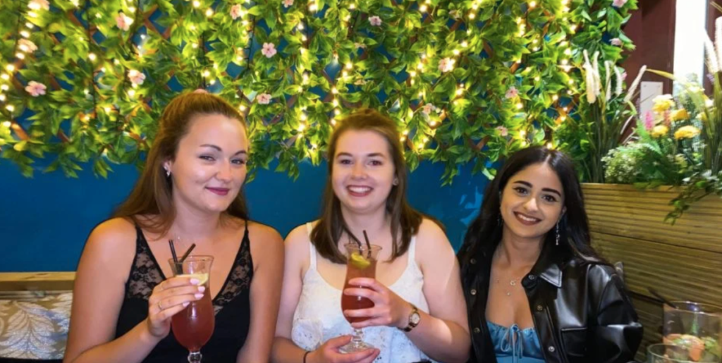 beer-garden-girls-students-pub