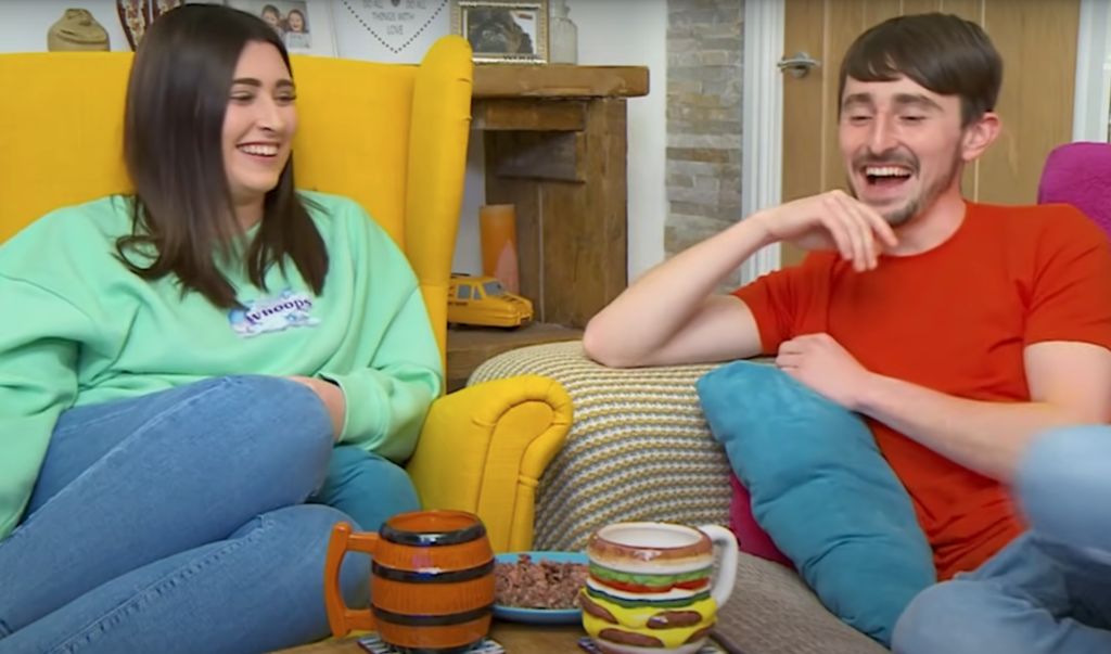 gogglebox-the-best-thing-on-tv-pete-sophie-mugs