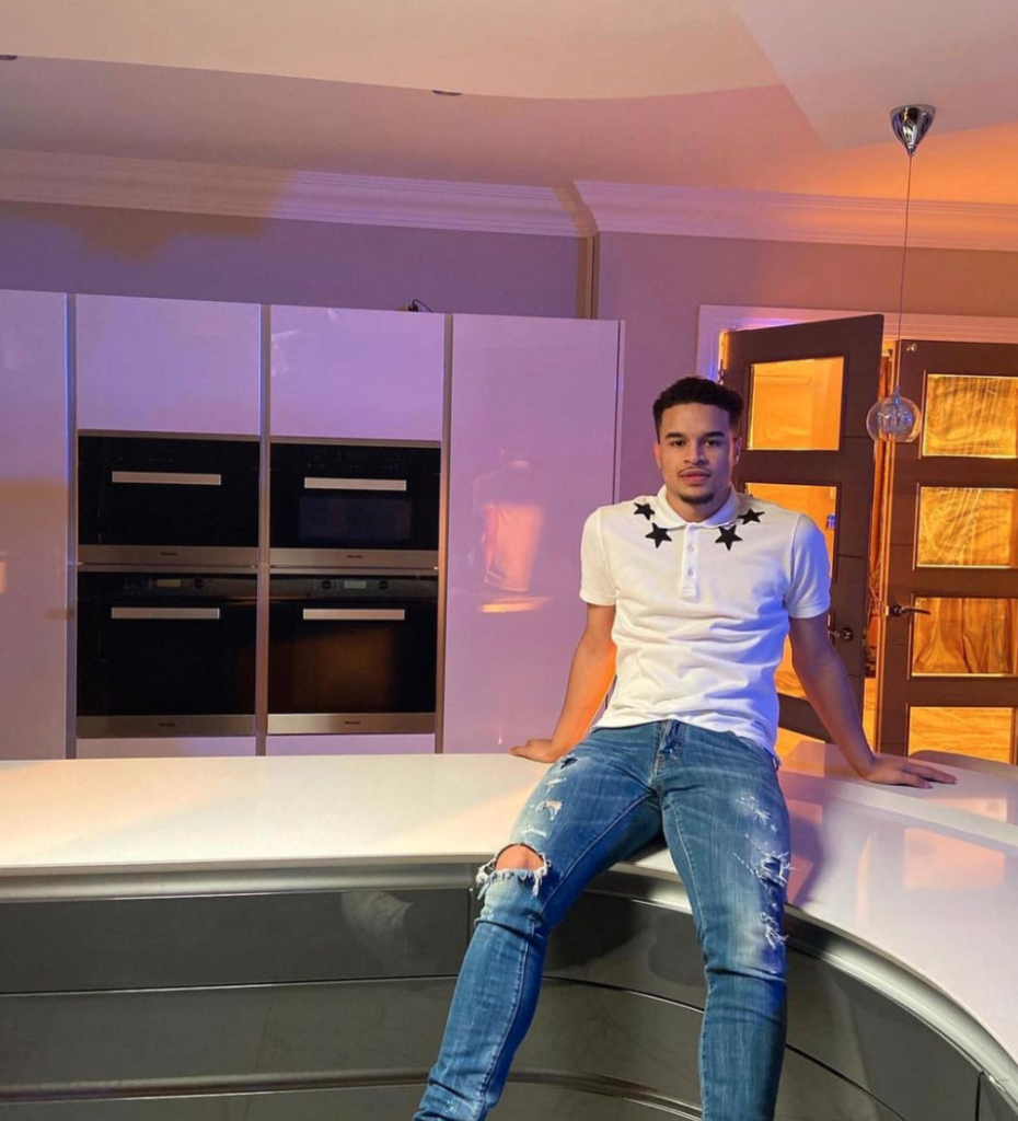 love-island-toby