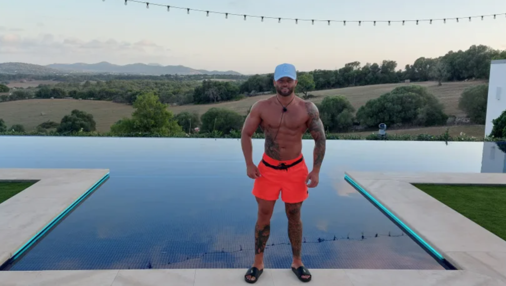 A look at the phone pictures the cast of Love Island 2021 have taken in week one in the villa