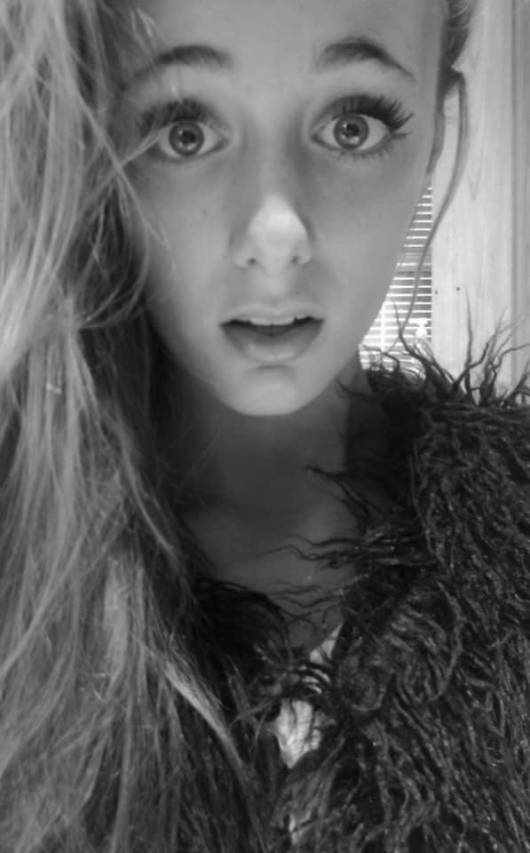 Old pictures of Millie Court from when she was a teen before Love Island on her Justin Bieber fan Twitter account