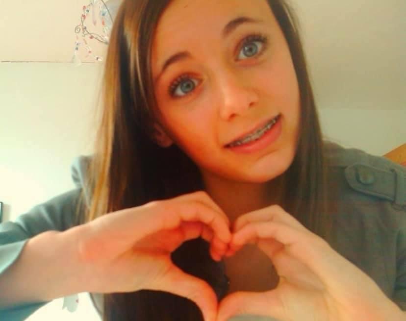 Old pictures of Millie Court from when she was a teen before Love Island on her Justin Bieber fan Twitter account