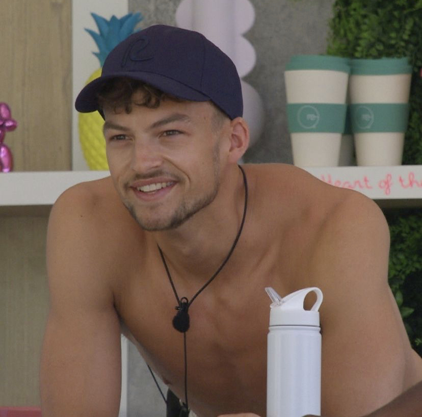 r-brand-cap-hugo-hammond-love-island