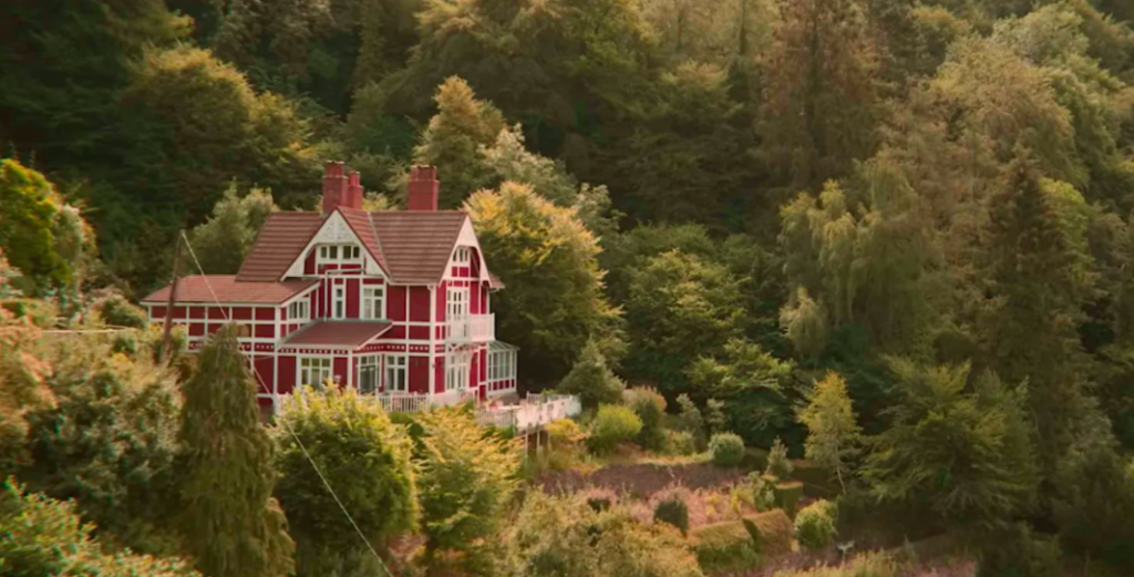 All the real life Sex Education season three filming locations on Netflix, Otis and Jean Milburn house is a chalet in real life