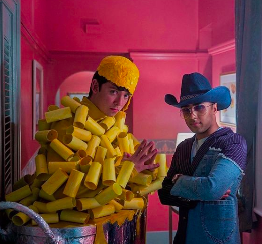 Behind the scenes pictures of the cast of Sex Education on Netflix