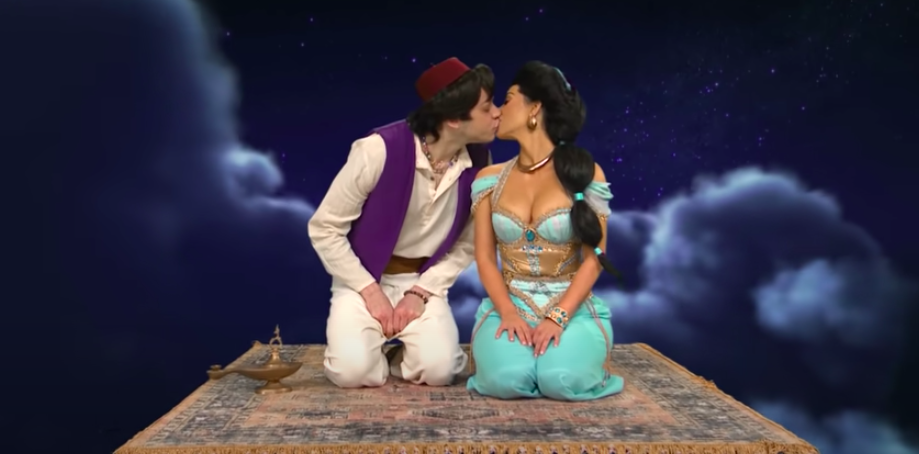 Pete Davidson and Kim Kardashian, Pete and Kim SNL, Pete Davidson and Kim Kardashian Saturday Night Live kiss