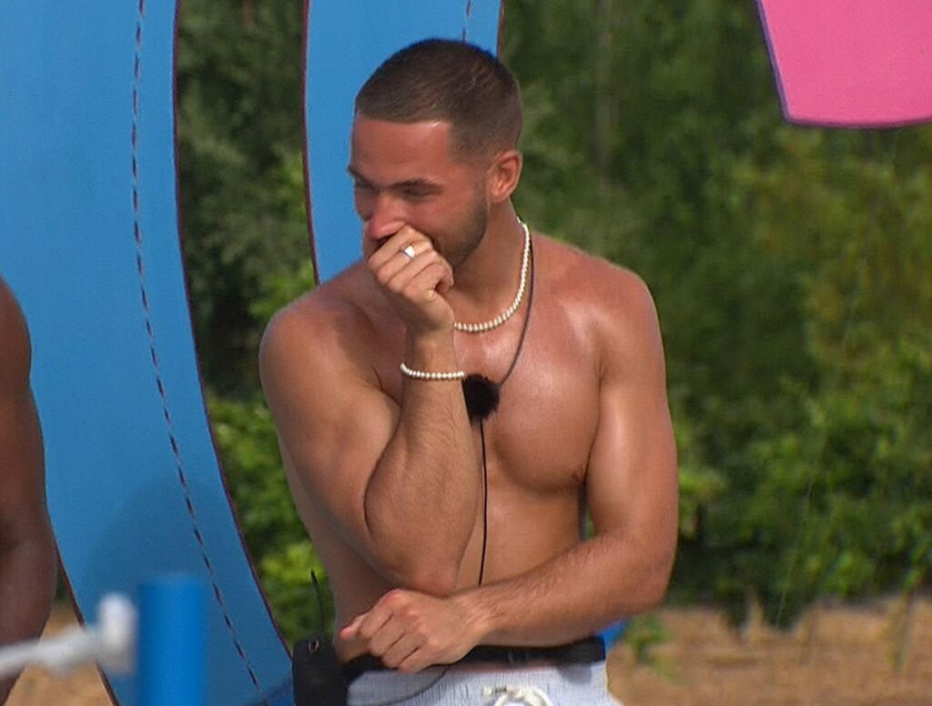 pearl necklace Love Island