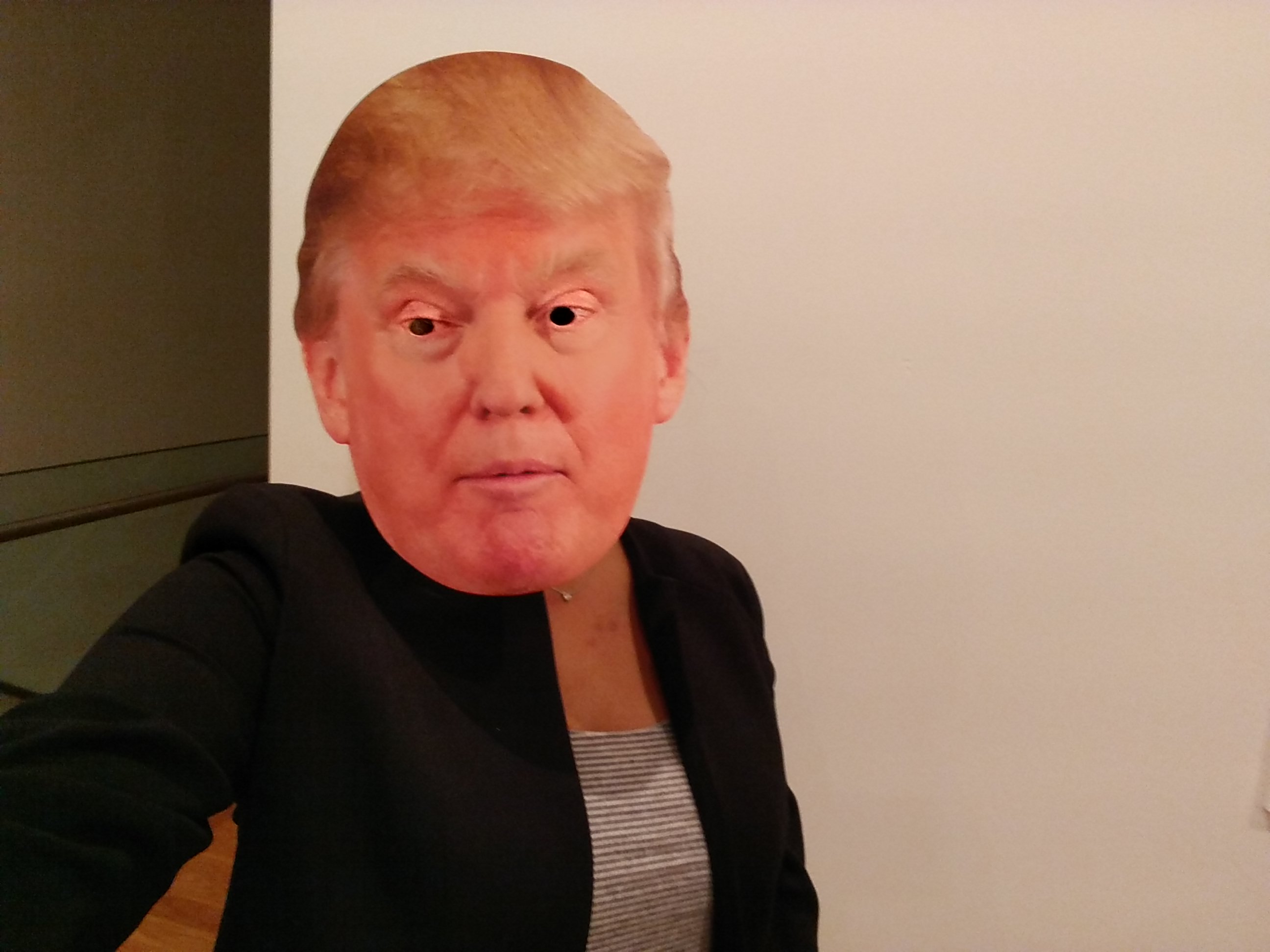 Even presidential candidates can take selfies!
