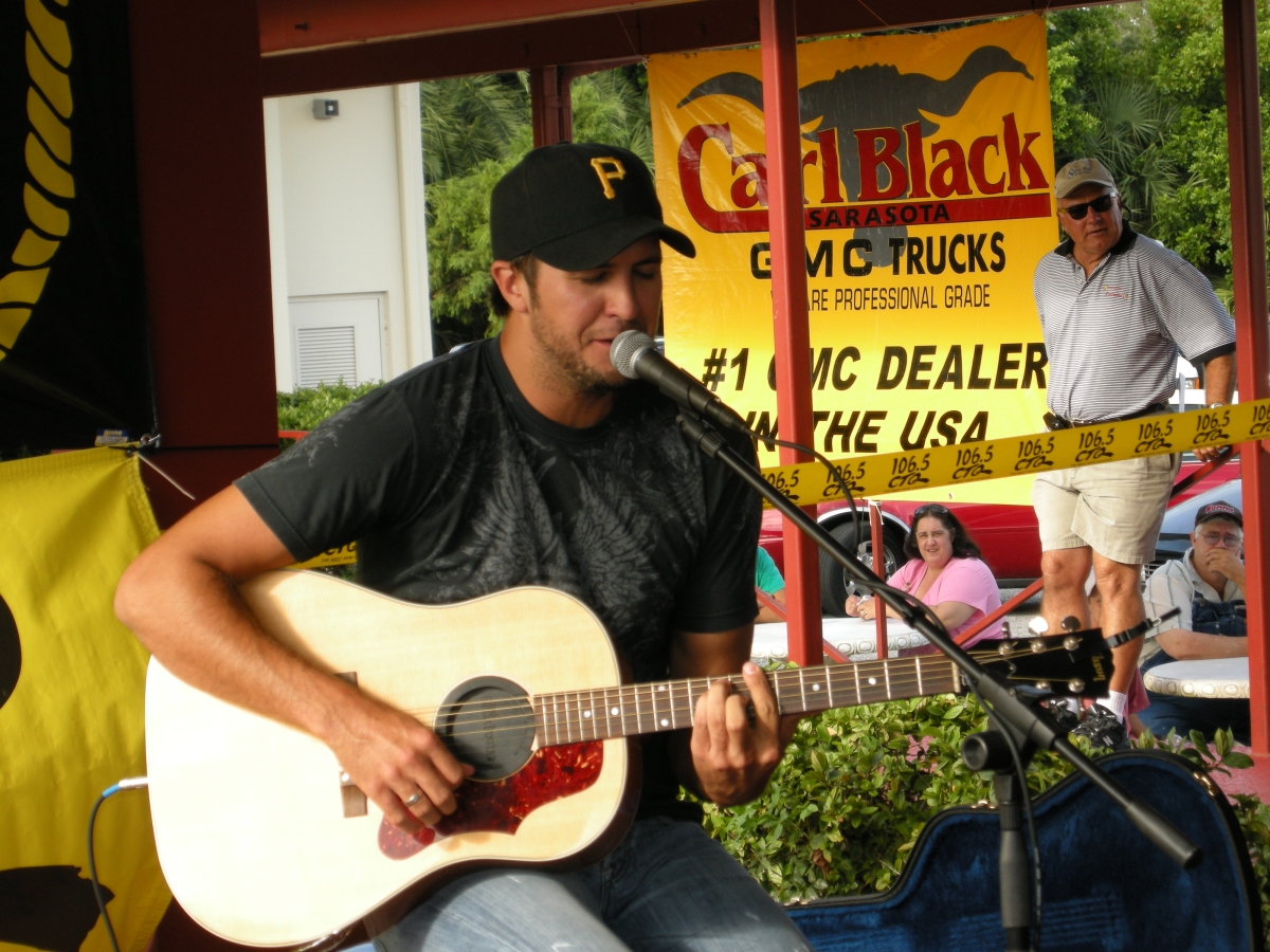 Optimized-Luke_Bryan_in_2008