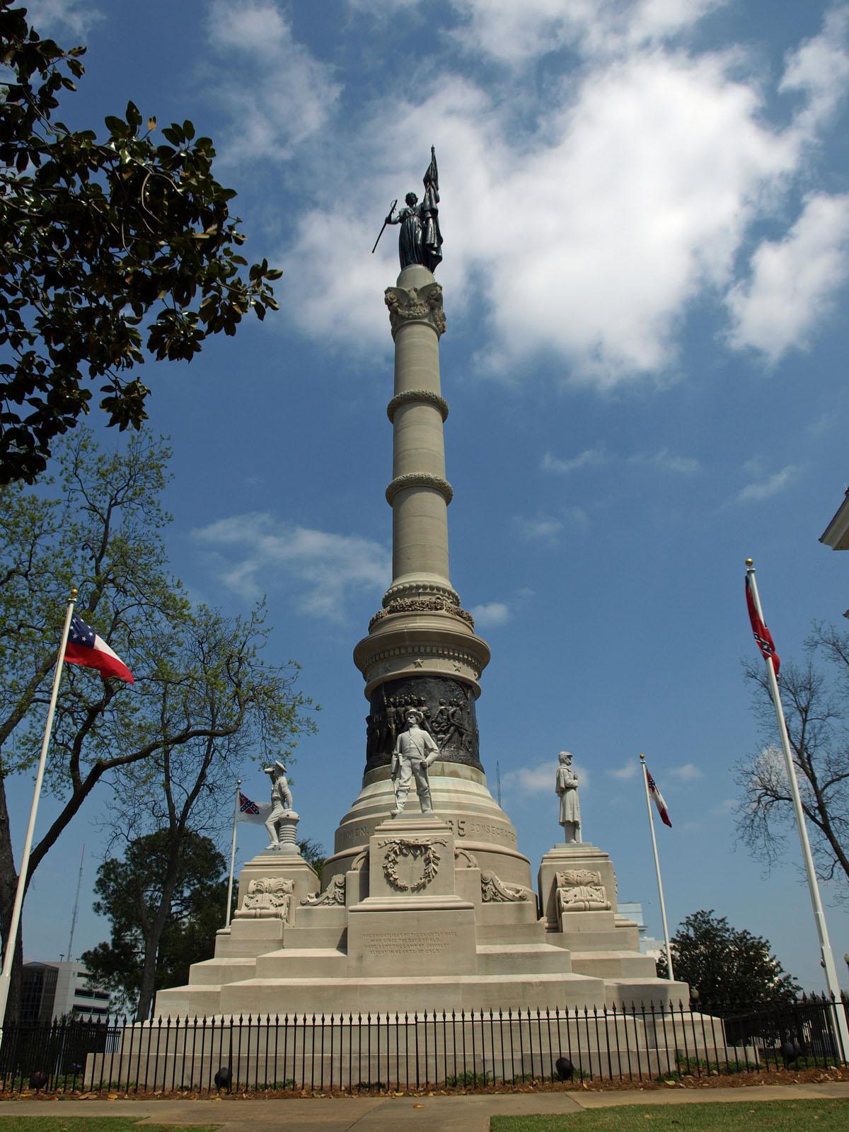 This monument is HUGE, and also a huge waste of space